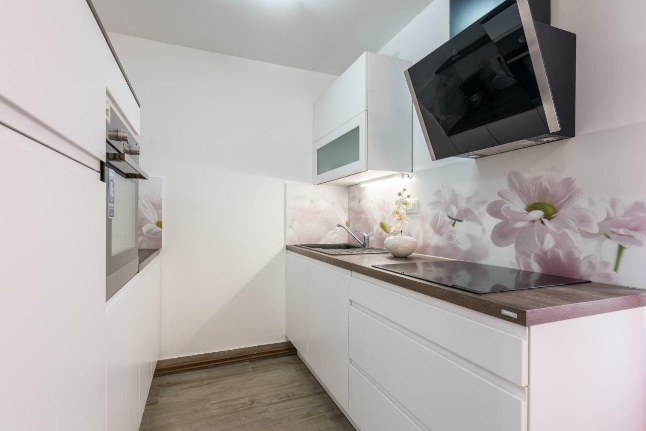 Apartments Vila Dk Malinska Kültér fotó
